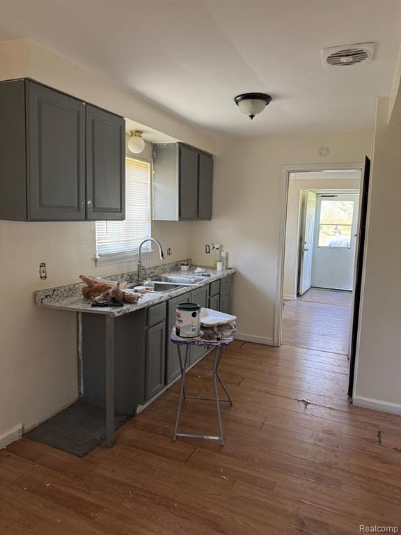 1913 Basil Lane Flint, MI 48504 - Photo 8 of 21