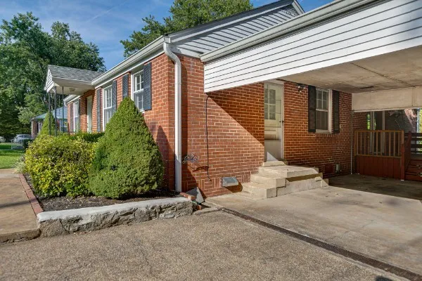a view of a house with a small yard and plants
