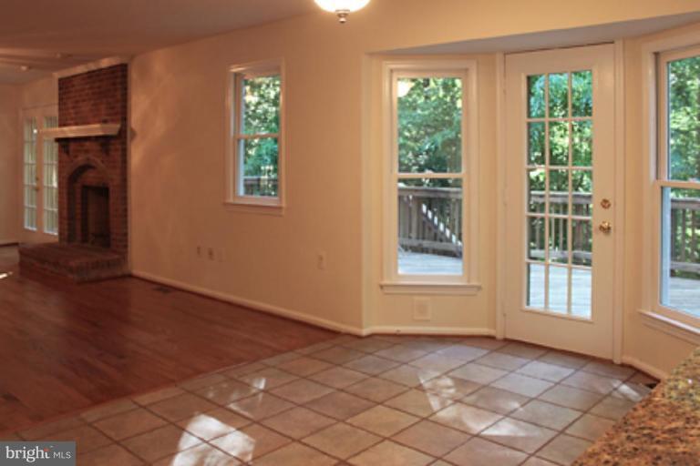 7616 Maple Branch Road Clifton, VA 20124 - Photo 14 of 30 Kitchen/Fam Rm Combo with Breakfast Area Between
