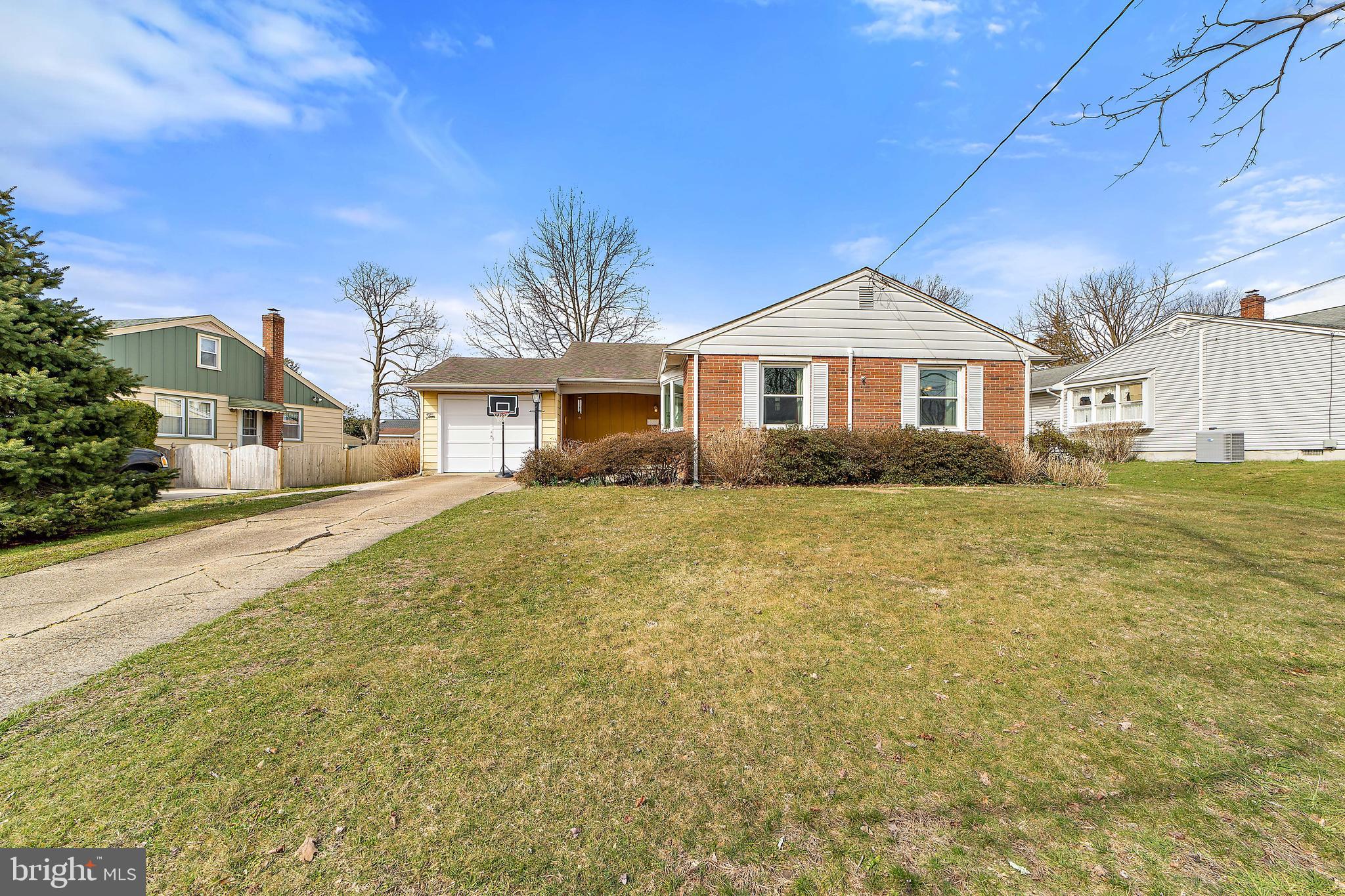 10 Winding Way Road Stratford, NJ 08084 - Photo 2 of 27