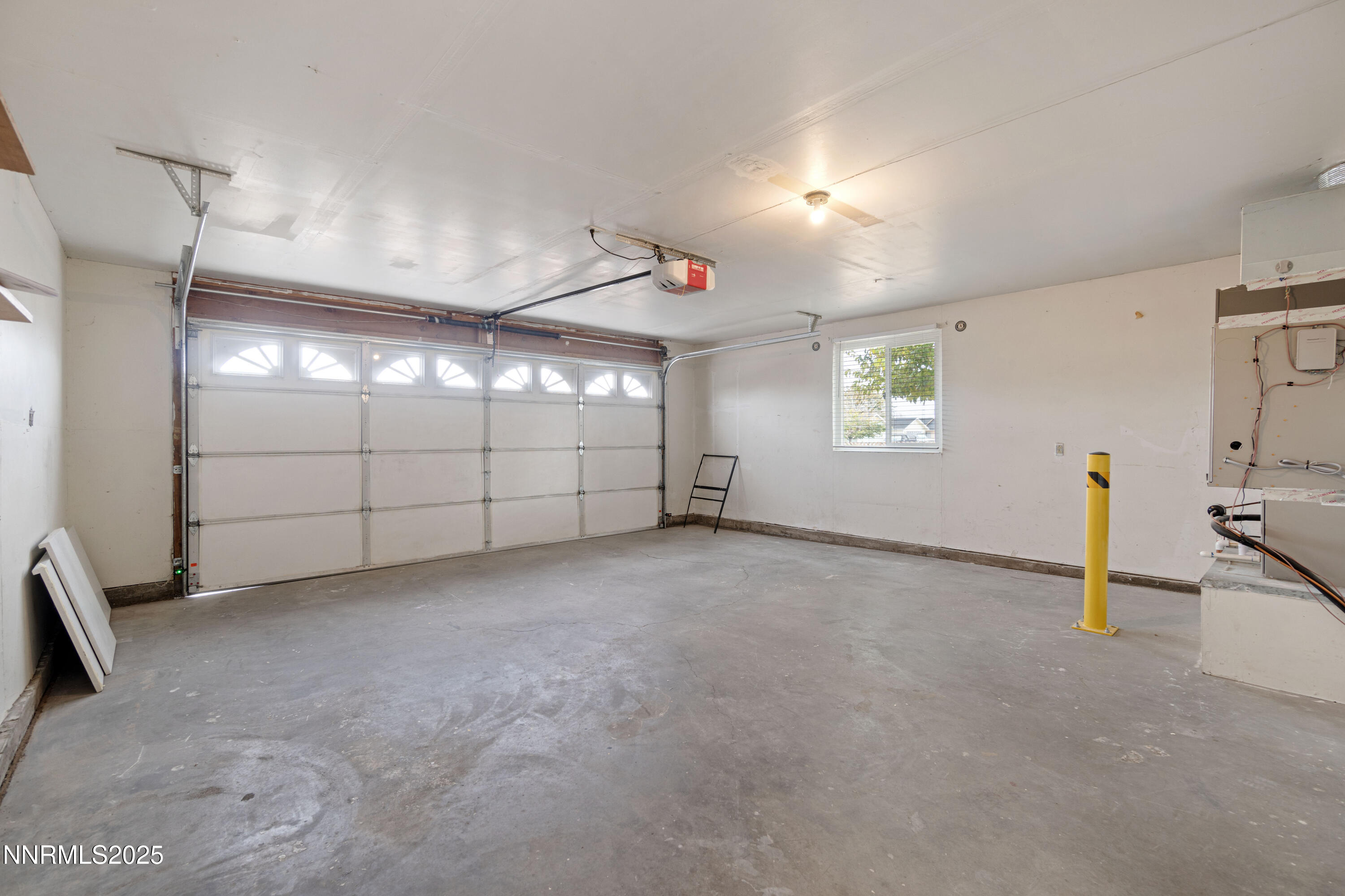 365 Kathy Street Fallon, NV 89406 - Photo 24 of 28 a view of a garage
