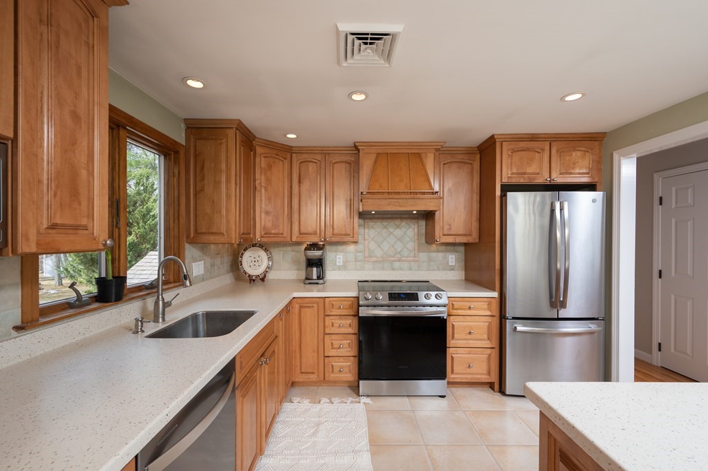 128 Cedarwood Road Hanover, MA 02339 - Photo 14 of 41 Gallery Image 14