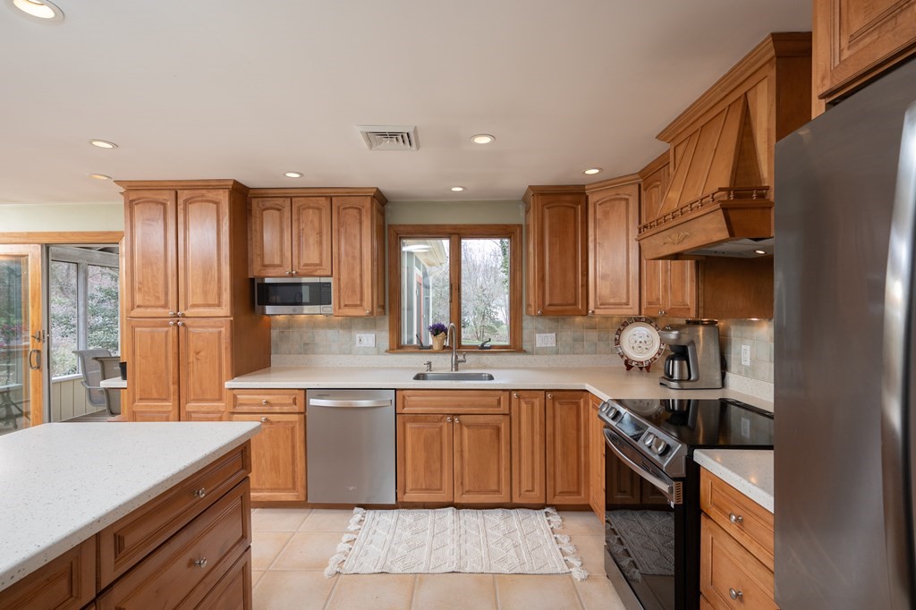 128 Cedarwood Road Hanover, MA 02339 - Photo 15 of 41 Gallery Image 15