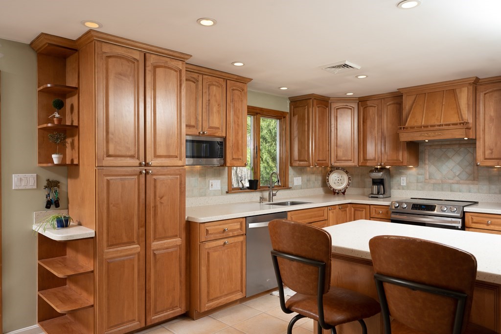 128 Cedarwood Road Hanover, MA 02339 - Photo 10 of 41 Gallery Image 10