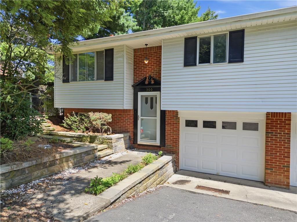 Welcome to 300 W Starz Road!