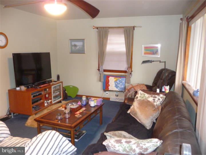 11 Lerro Road Pedricktown, NJ 08067 - Photo 11 of 22 Living Room