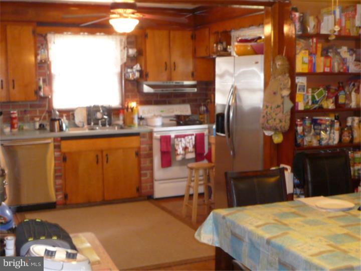 11 Lerro Road Pedricktown, NJ 08067 - Photo 16 of 22 Kitchen