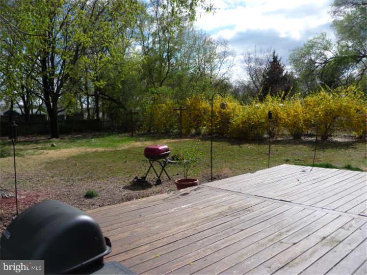 11 Lerro Road Pedricktown, NJ 08067 - Photo 4 of 22 Deck