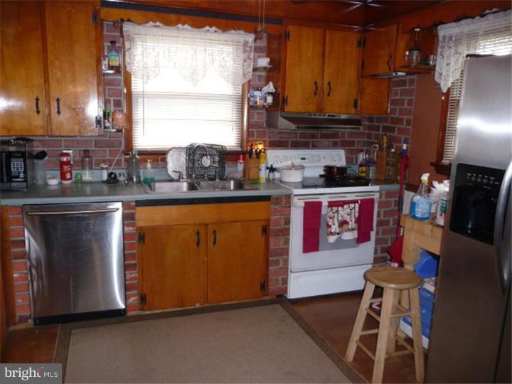 11 Lerro Road Pedricktown, NJ 08067 - Photo 8 of 22 Kitchen