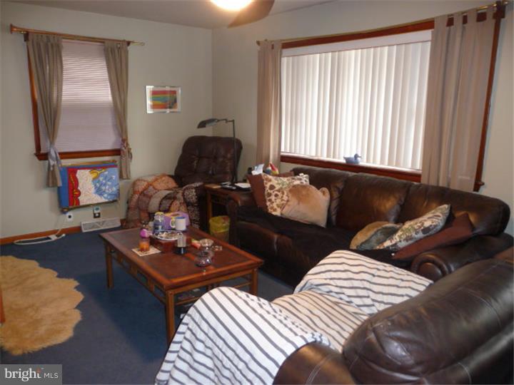 11 Lerro Road Pedricktown, NJ 08067 - Photo 9 of 22 Living Room