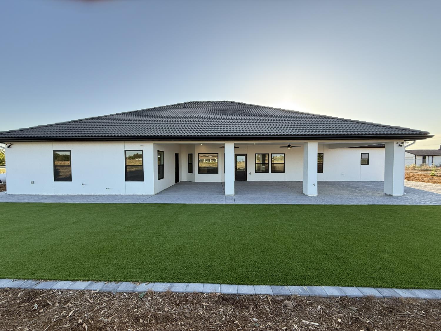 21275 Road 28 1/2 Madera, CA 93638 - Photo 3 of 28 a front view of a house with garden