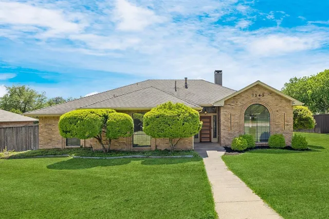 $359,900 | 1343 Marble Canyon Drive, DeSoto, TX 75115