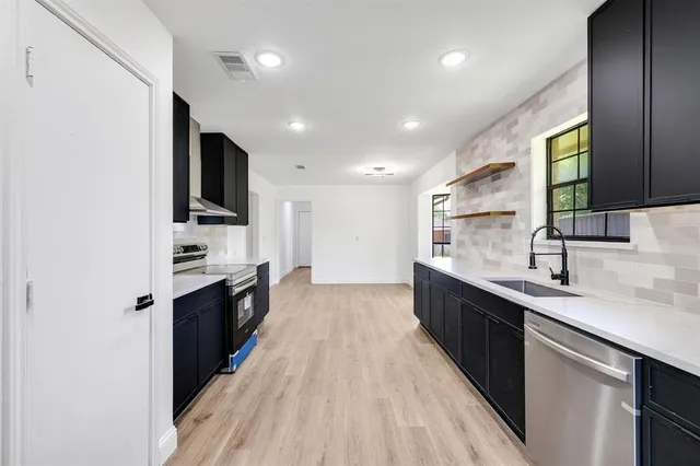 $359,900 | 1343 Marble Canyon Drive, DeSoto, TX 75115