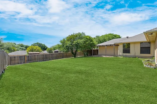 $359,900 | 1343 Marble Canyon Drive, DeSoto, TX 75115