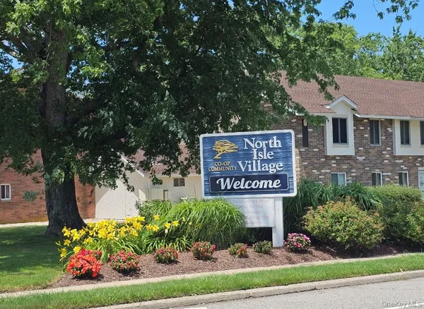 $219,990 | 109 Pointe Circle South, Unit 109, Coram, NY 11727