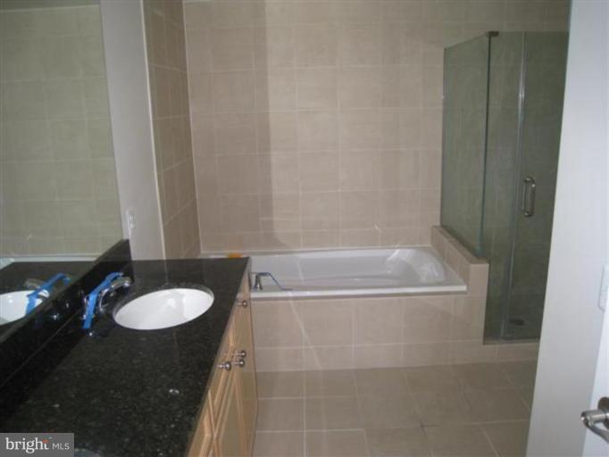 11990 Market Street, Unit 1507 Reston, VA 20190 - Photo 11 of 12 Master Bath
