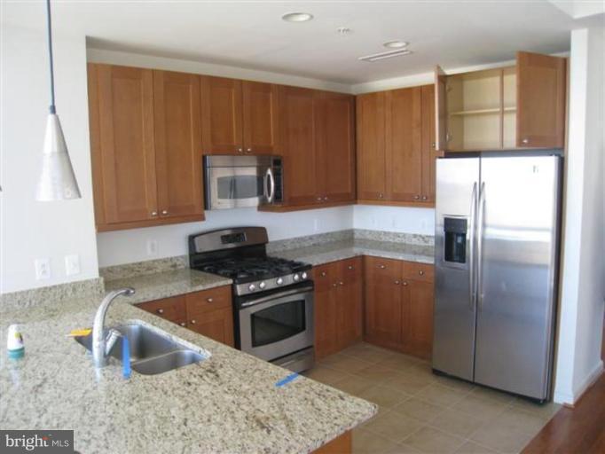11990 Market Street, Unit 1507 Reston, VA 20190 - Photo 7 of 12 Kitchen