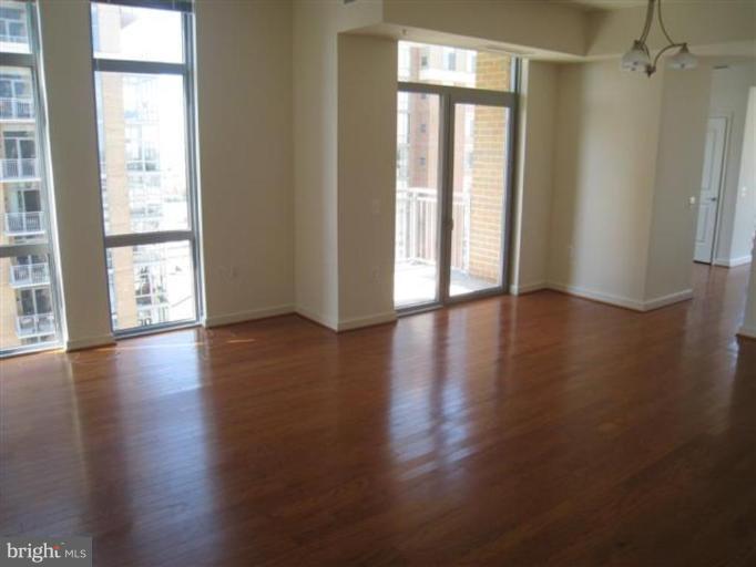 11990 Market Street, Unit 1507 Reston, VA 20190 - Photo 8 of 12 Living Room