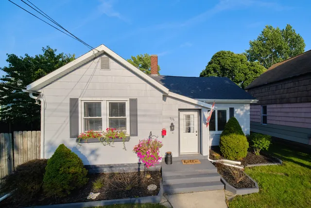 $210,000 | 115 Mc Kee Street, Manistee, MI 49660