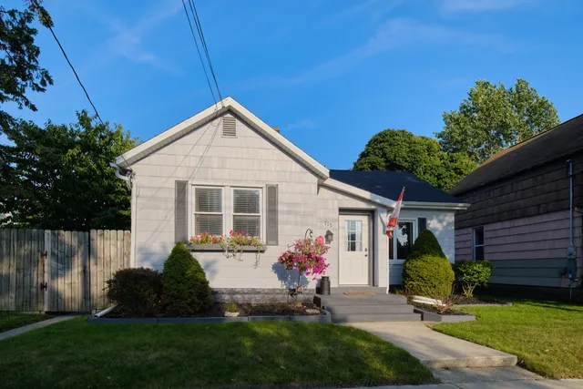 $210,000 | 115 Mc Kee Street, Manistee, MI 49660