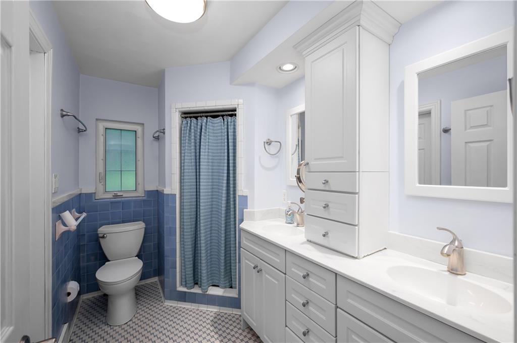 3871 Green Valley Road Pittsburgh, PA 15235 - Photo 20 of 50 Main Floor Bathroom