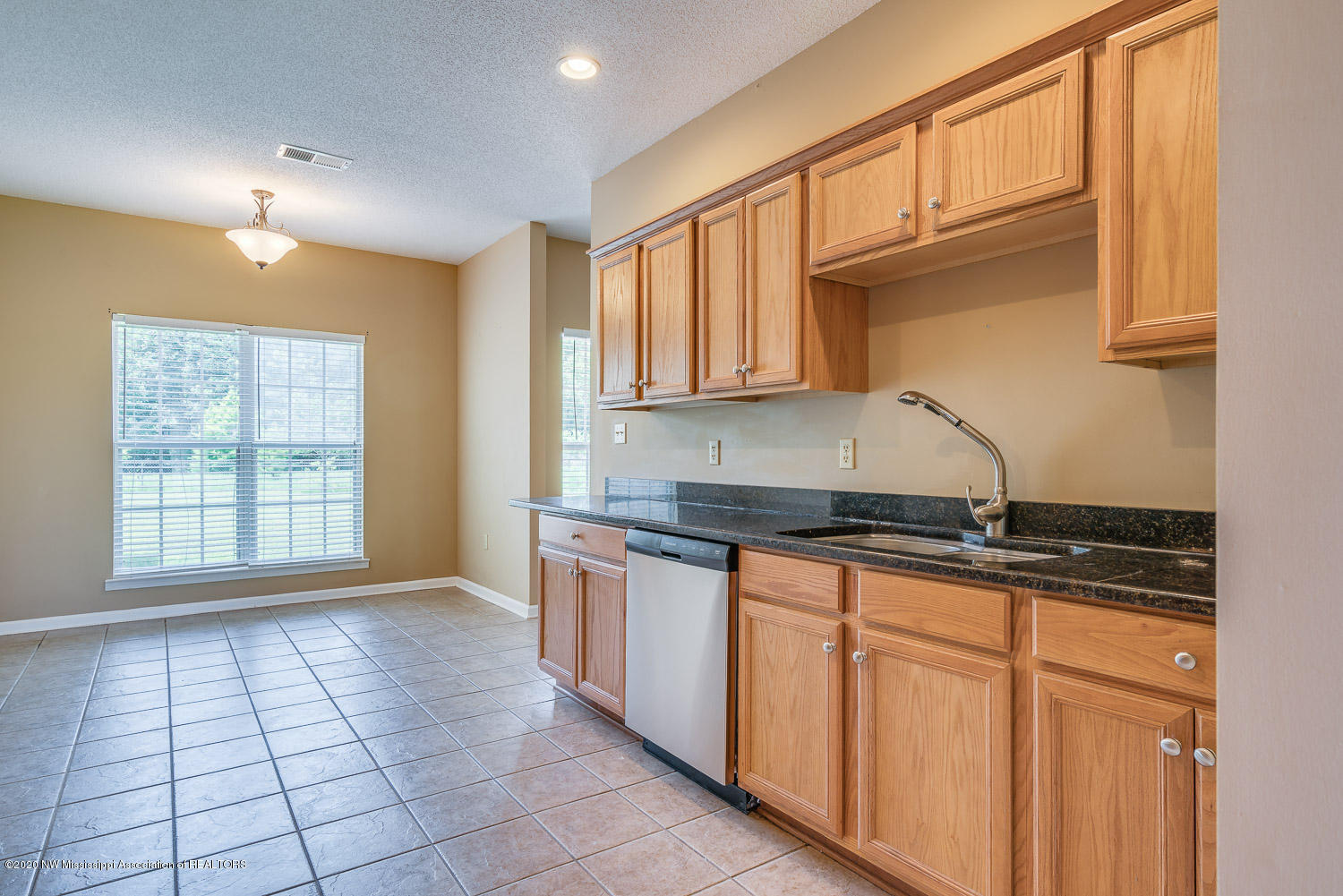 68 Roper Cove Byhalia, MS 38611 - Photo 13 of 22 68-Roper-Cove-snapsold-screen-203017-15