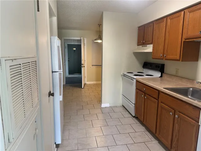 $950 | 2300 Pasadena Avenue, Unit 302, Metairie, LA 70001