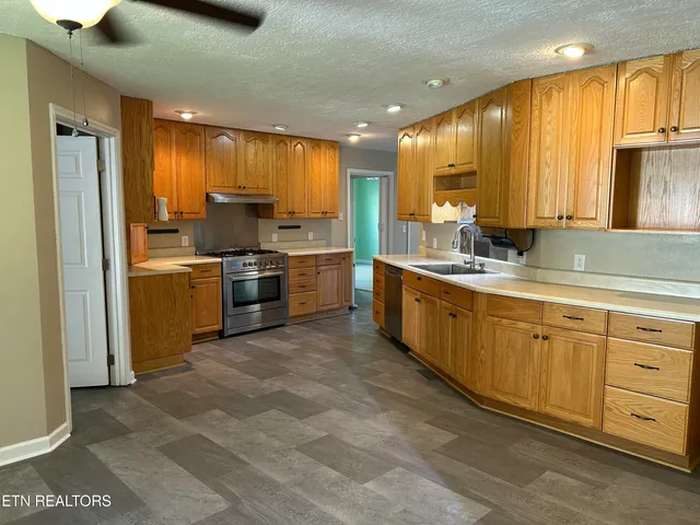 $675,000 | 130 Mena Lane, Crossville, TN 38572