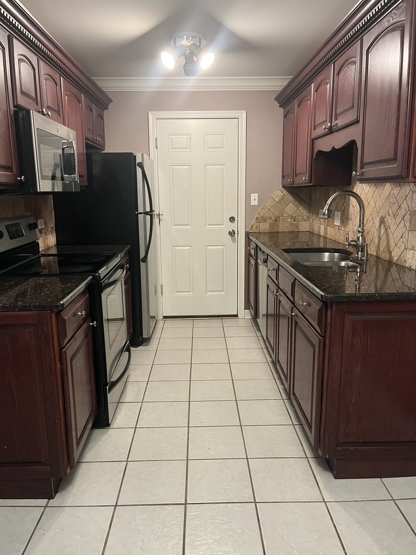 10620 Brooks Lane, Unit 2B3 Chicago Ridge, IL 60415 - Photo 3 of 10 Gallery Image 3