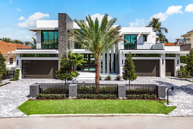 a view of a house with a yard and plants