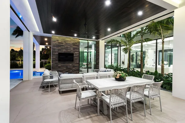 $23,000,000 | 169 Coconut Palm Road, Boca Raton, FL 33432