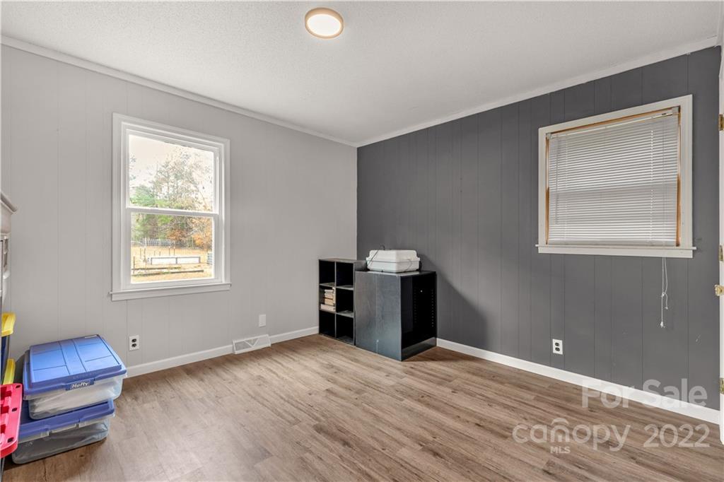 1191 Ross Road Blackstock, SC 29014 - Photo 6 of 36 a view of a livingroom with a workspace
