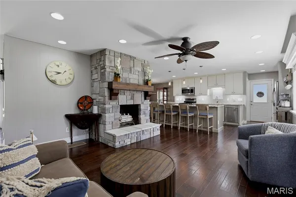 $460,000 | 202 Morewood Drive, Manchester, MO 63011