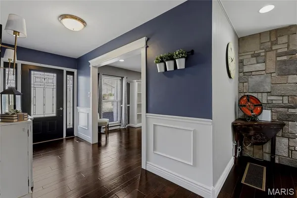 $460,000 | 202 Morewood Drive, Manchester, MO 63011