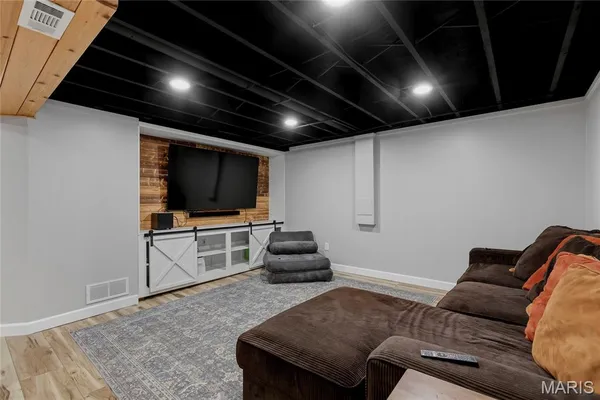 $460,000 | 202 Morewood Drive, Manchester, MO 63011