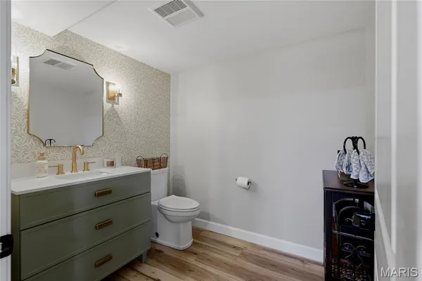 $460,000 | 202 Morewood Drive, Manchester, MO 63011