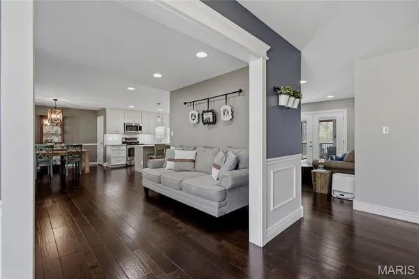 $460,000 | 202 Morewood Drive, Manchester, MO 63011