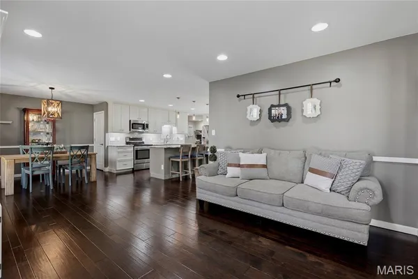 $460,000 | 202 Morewood Drive, Manchester, MO 63011