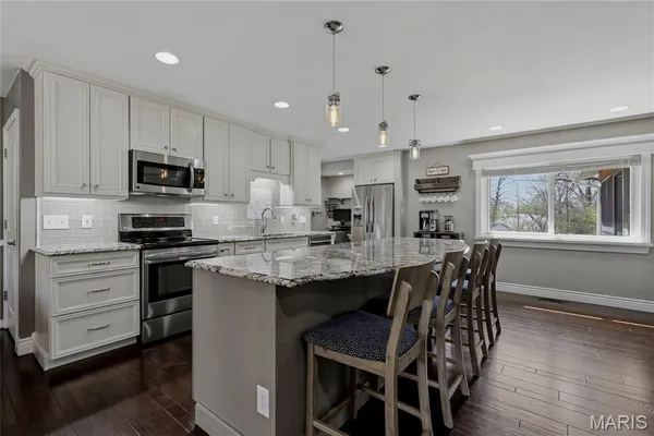 $460,000 | 202 Morewood Drive, Manchester, MO 63011