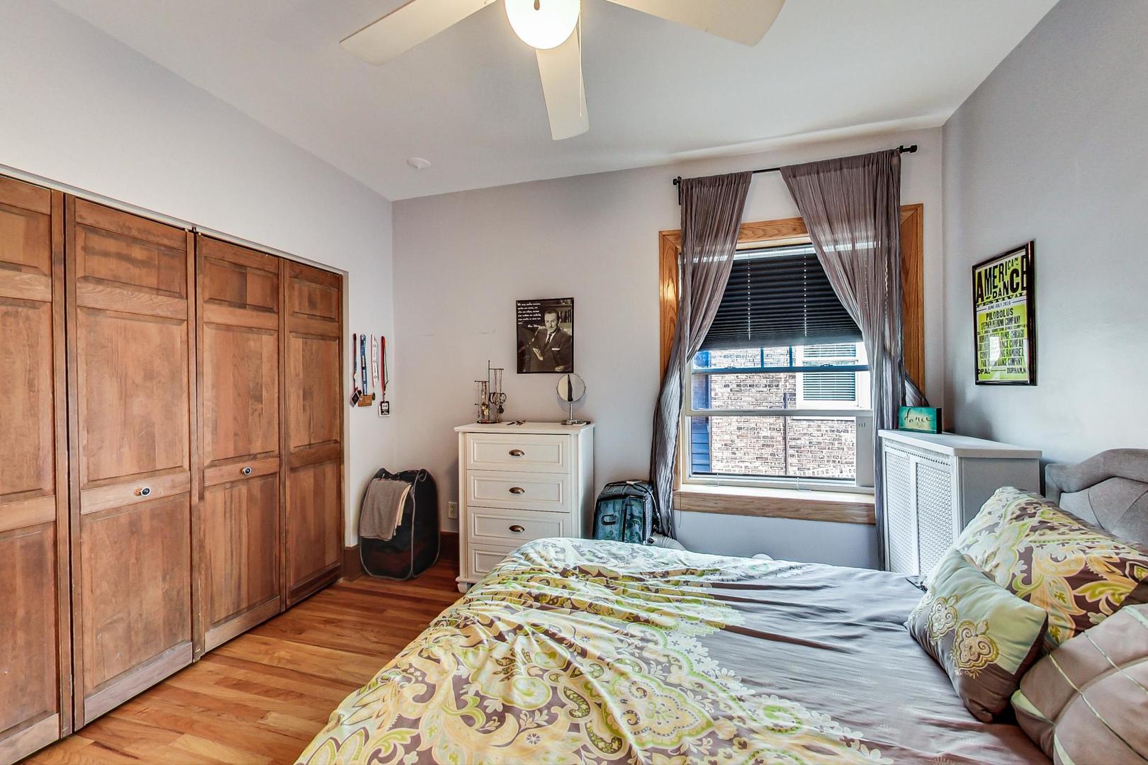 537 West Addison Street, Unit 3S Chicago, IL 60613 - Photo 11 of 19 a bedroom with a bed and a window