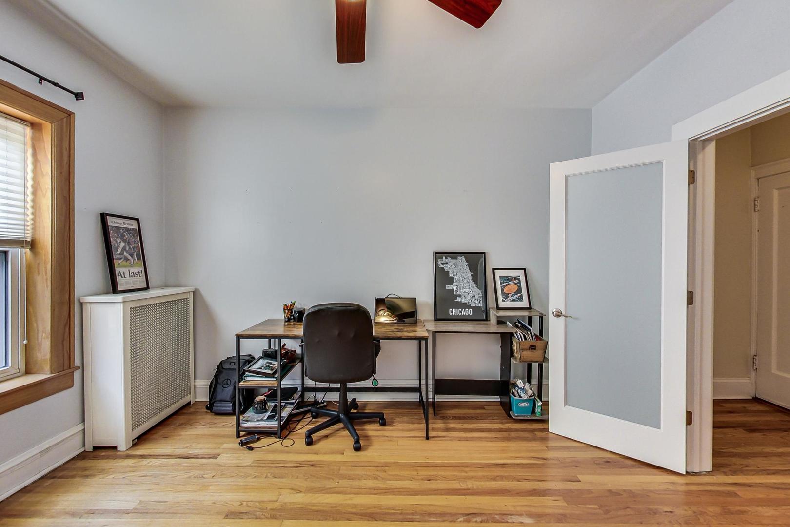 537 West Addison Street, Unit 3S Chicago, IL 60613 - Photo 14 of 19 a workspace with furniture and window