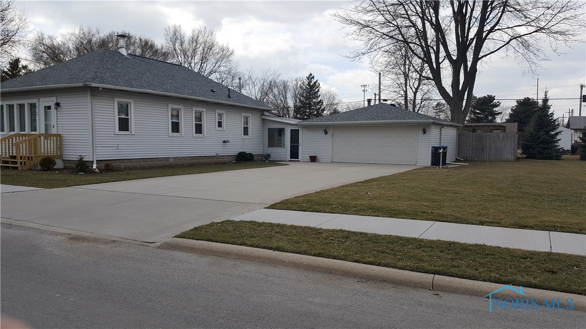 2139 Autokee Street Oregon, OH 43616 - Photo 2 of 26 Gallery Image 2