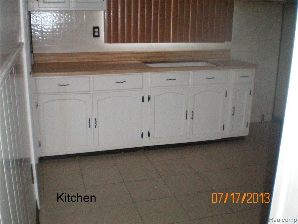 10311 Balfour Road Detroit, MI 48224 - Photo 5 of 9 Kitchen