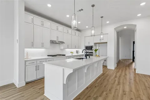 $639,900 | 1729 Boxwood Row Drive, Aubrey, TX 76227