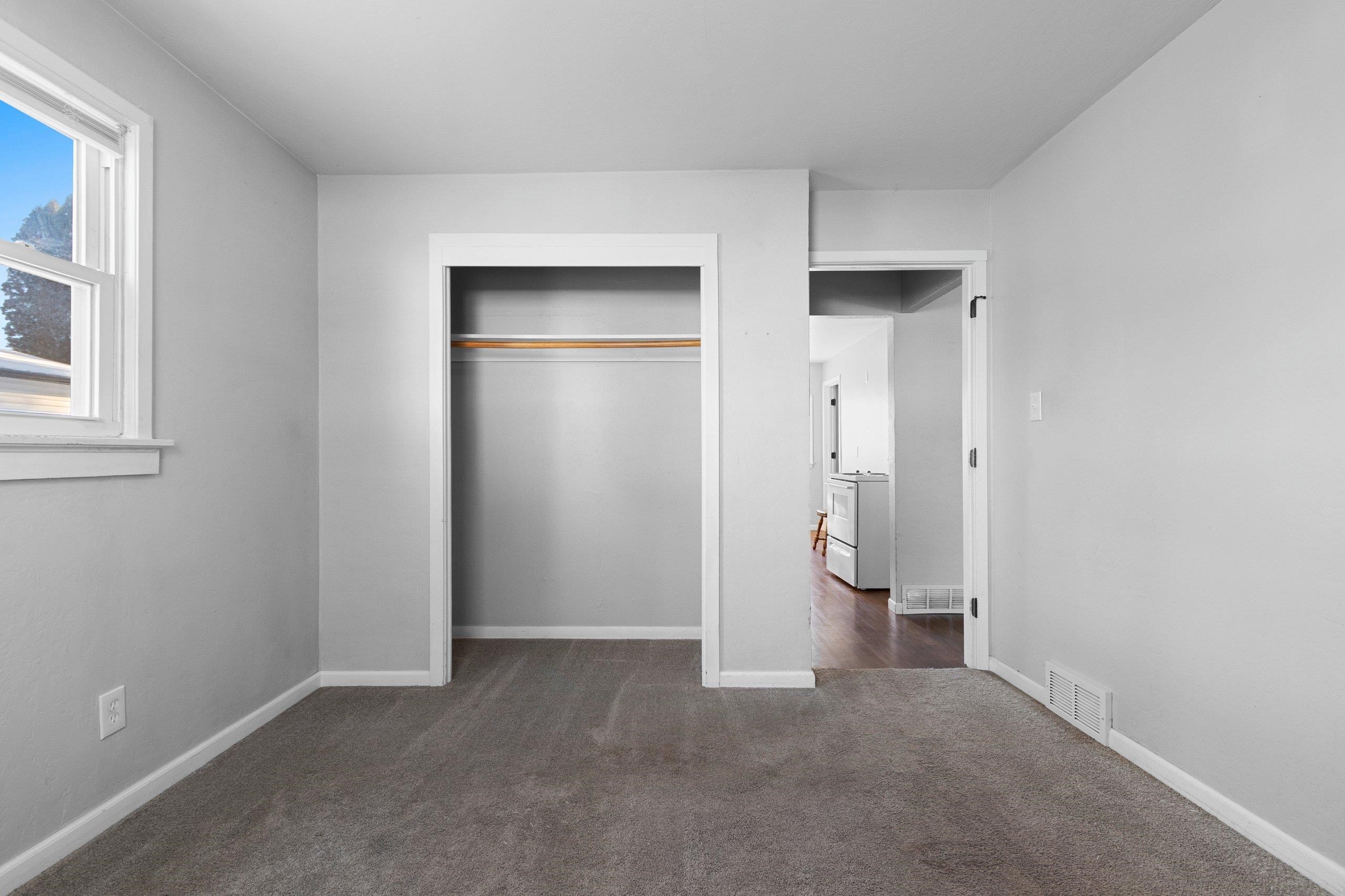 421 Abrams Street Green Bay, WI 54302 - Photo 12 of 28