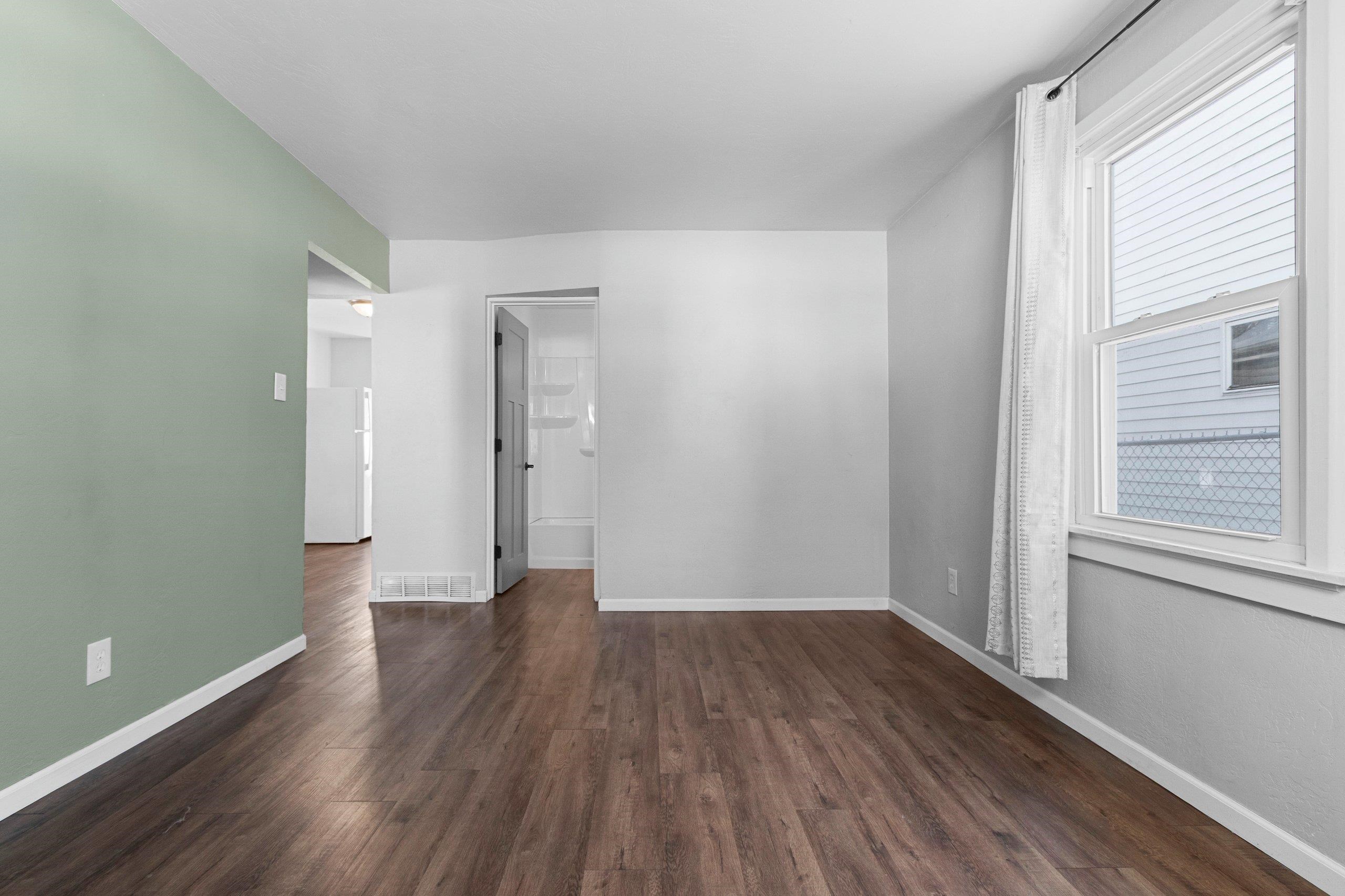 421 Abrams Street Green Bay, WI 54302 - Photo 2 of 28