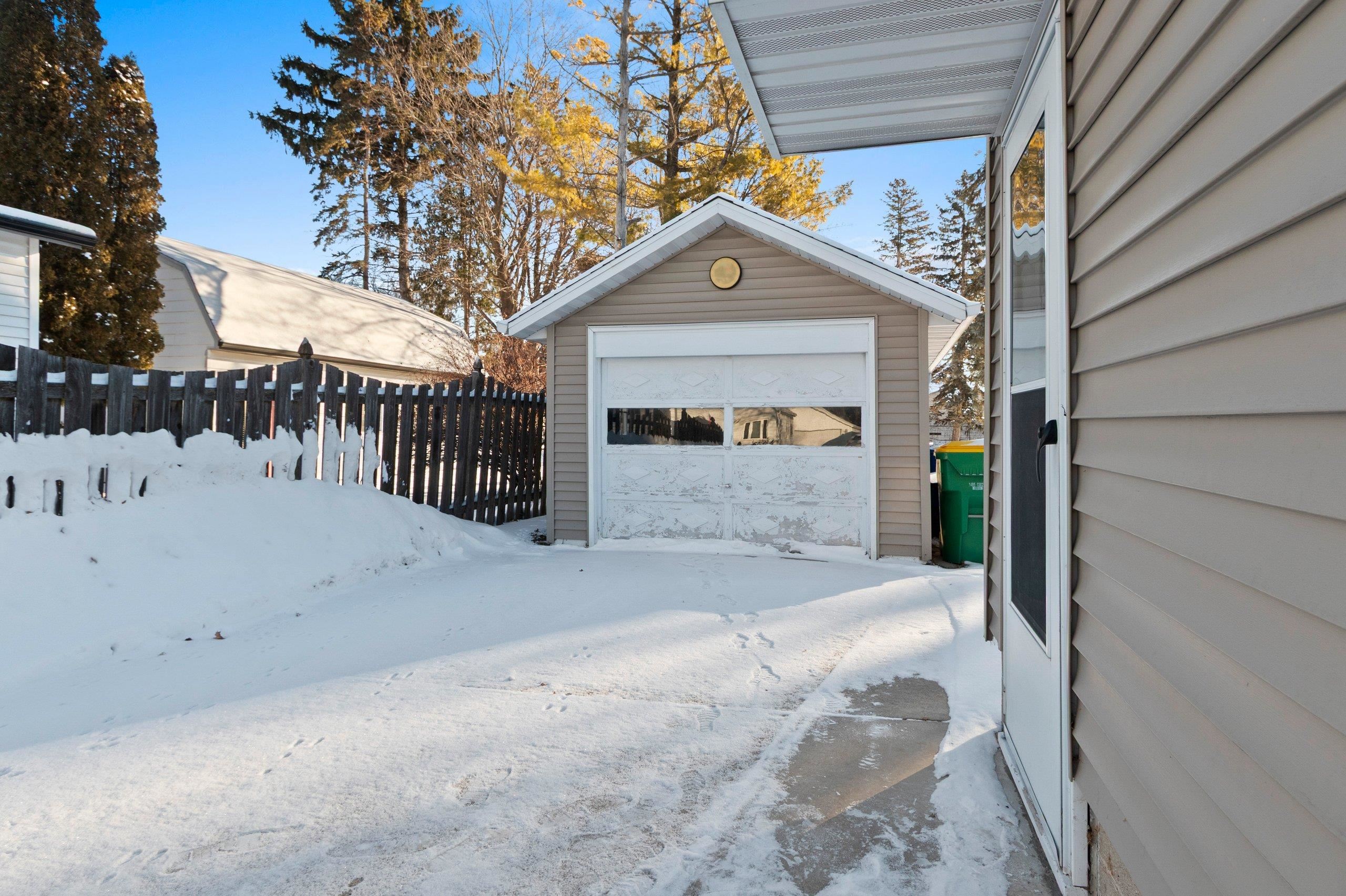 421 Abrams Street Green Bay, WI 54302 - Photo 22 of 28