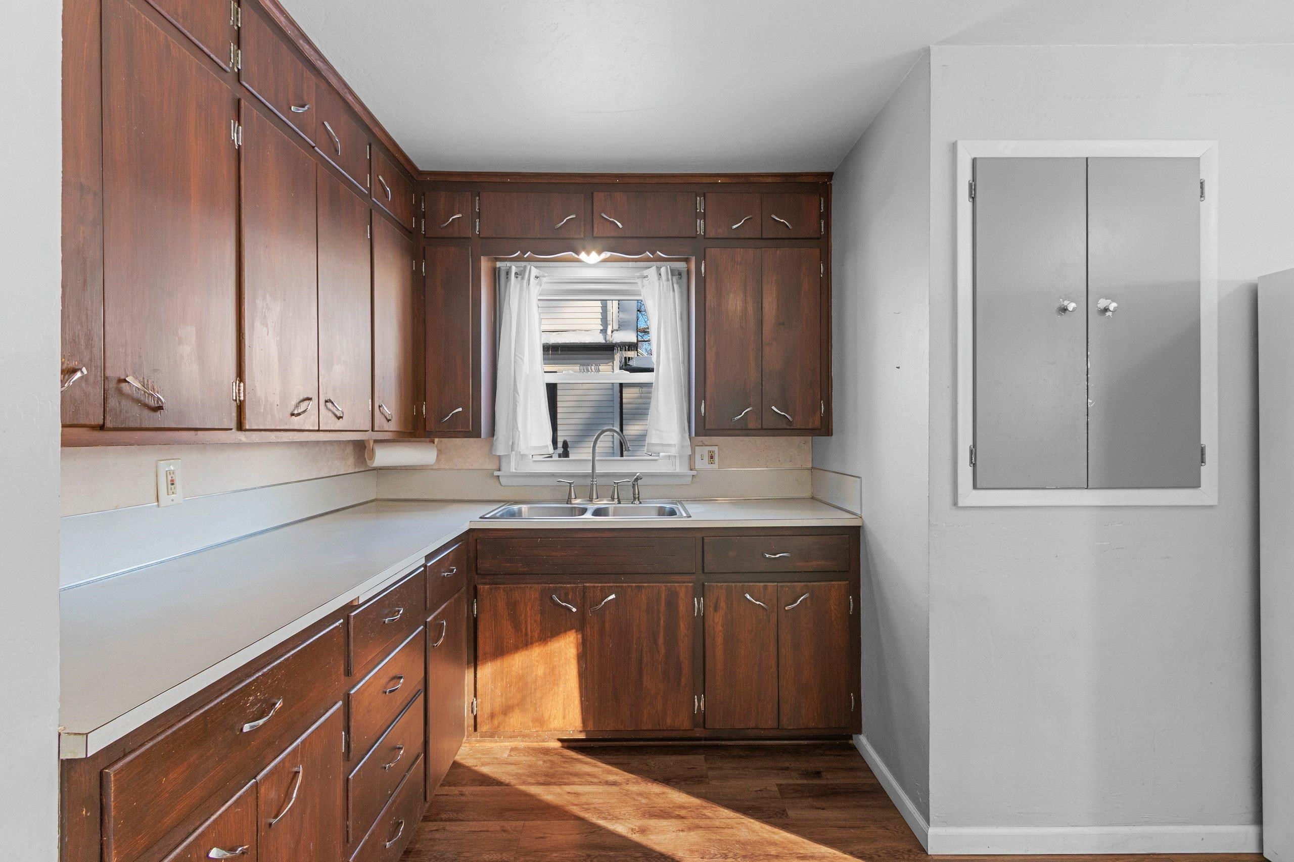 421 Abrams Street Green Bay, WI 54302 - Photo 6 of 28