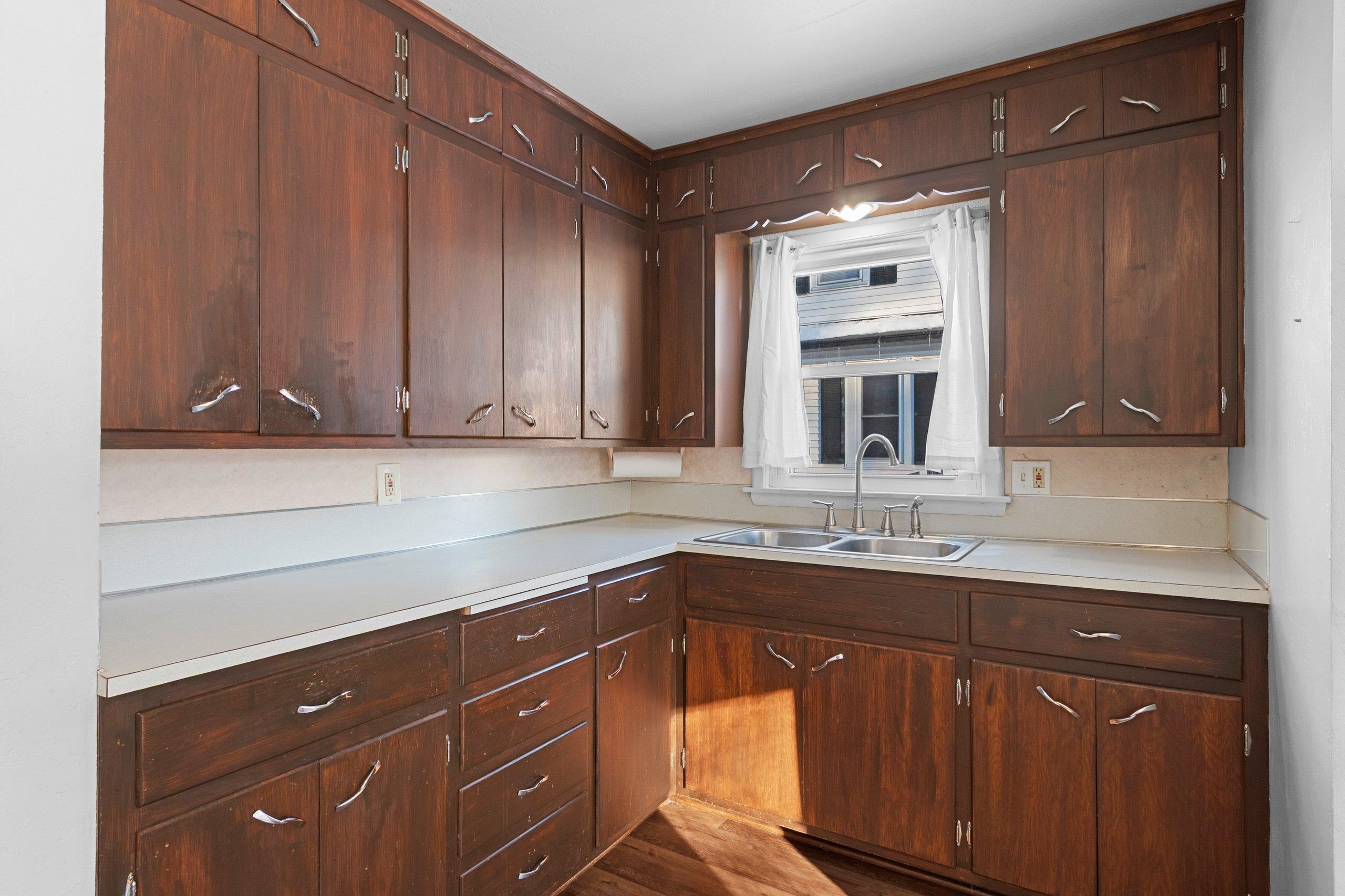 421 Abrams Street Green Bay, WI 54302 - Photo 8 of 28