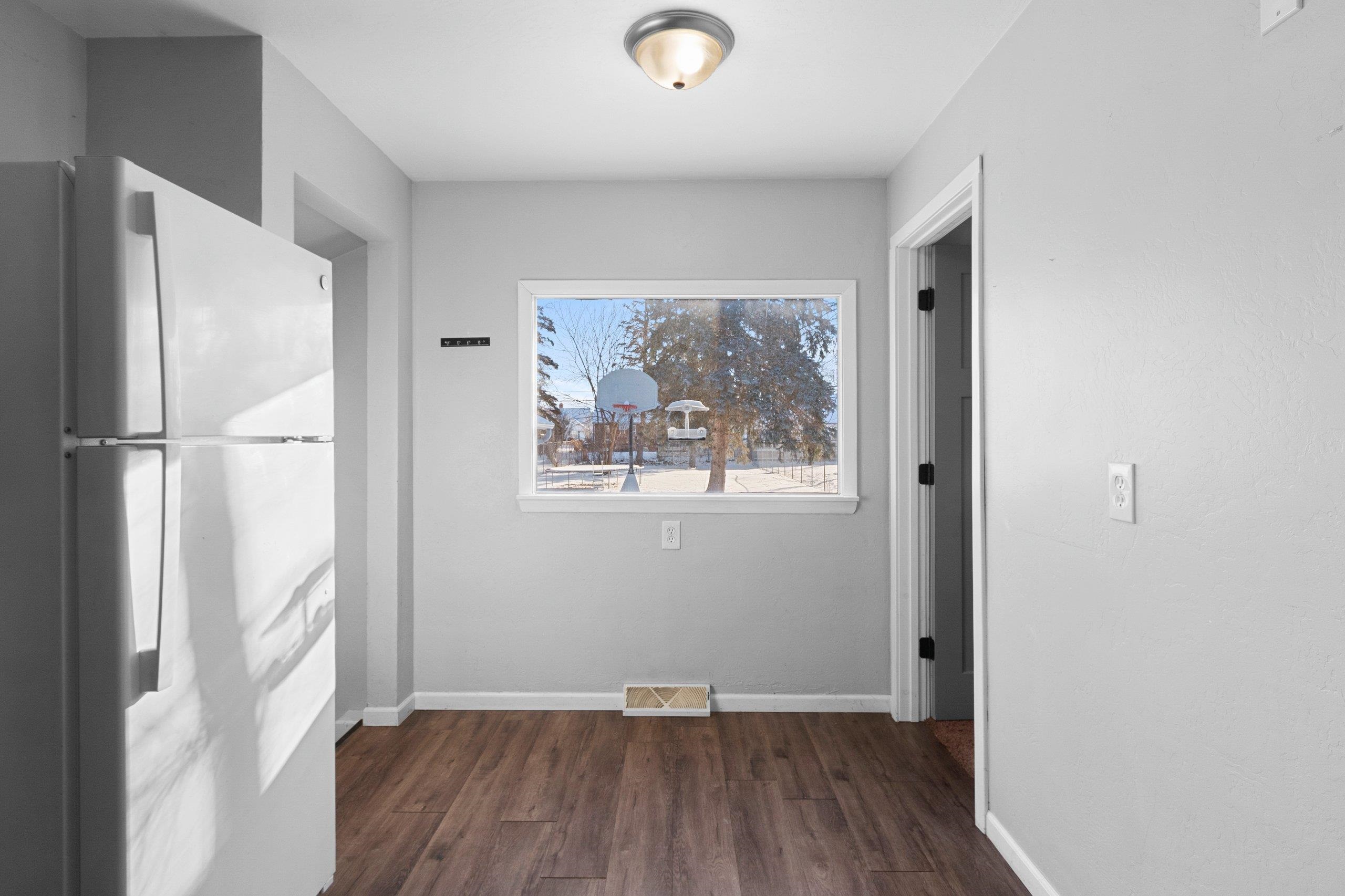 421 Abrams Street Green Bay, WI 54302 - Photo 10 of 28